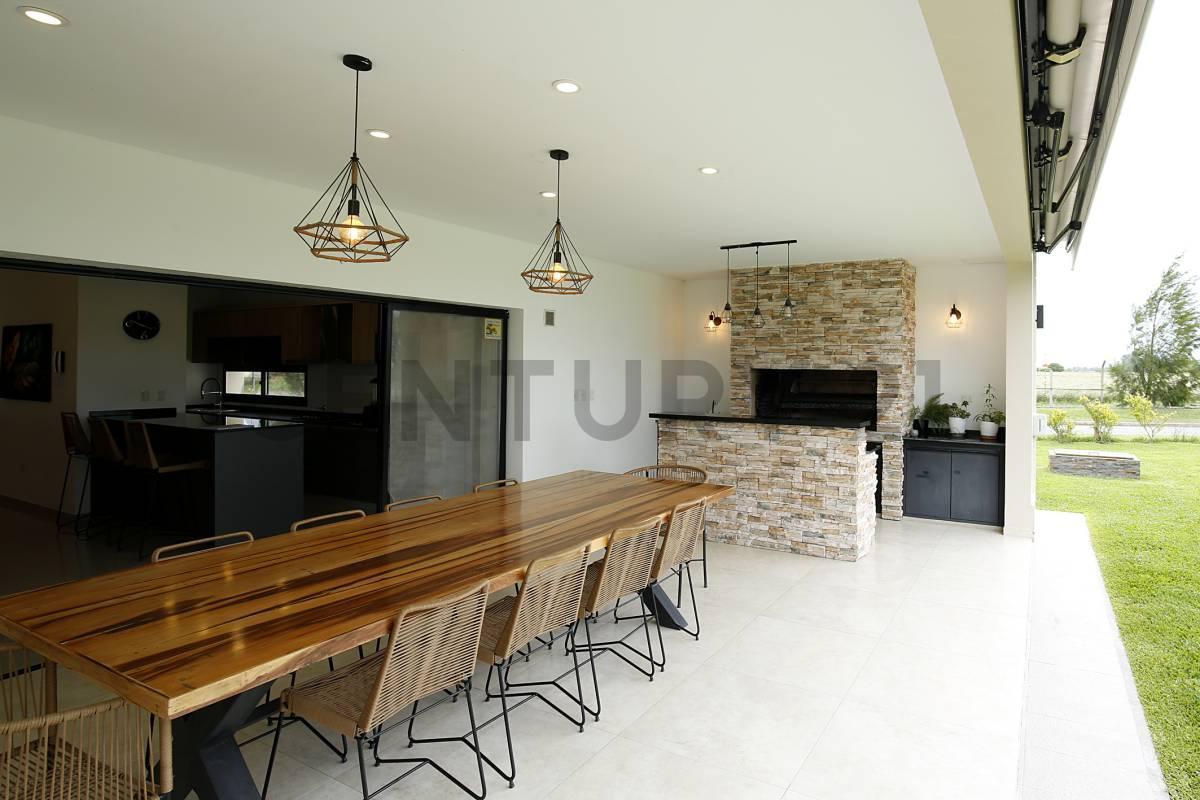 Foto de Casa en venta en Area 60, Barrio La Victoria con 4 dormitorios, imagen 1