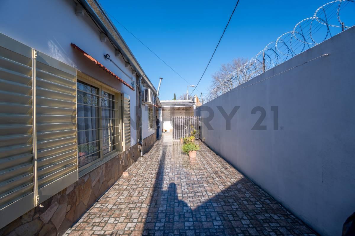 Foto de Casa en venta en La Plata de dos dormitorios - San Carlos, imagen 1