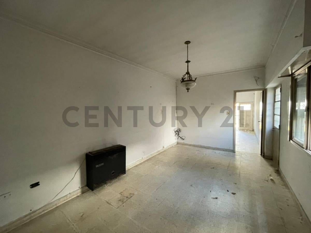 Foto de Casa en venta en La Plata tipo PH a refaccionar, imagen 2
