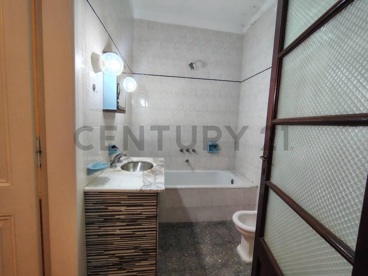 Foto de CASA EN PH EN VENTA EN LA PLATA TRES DORMITORIOS CON PATIO Y TERRAZA, imagen 3