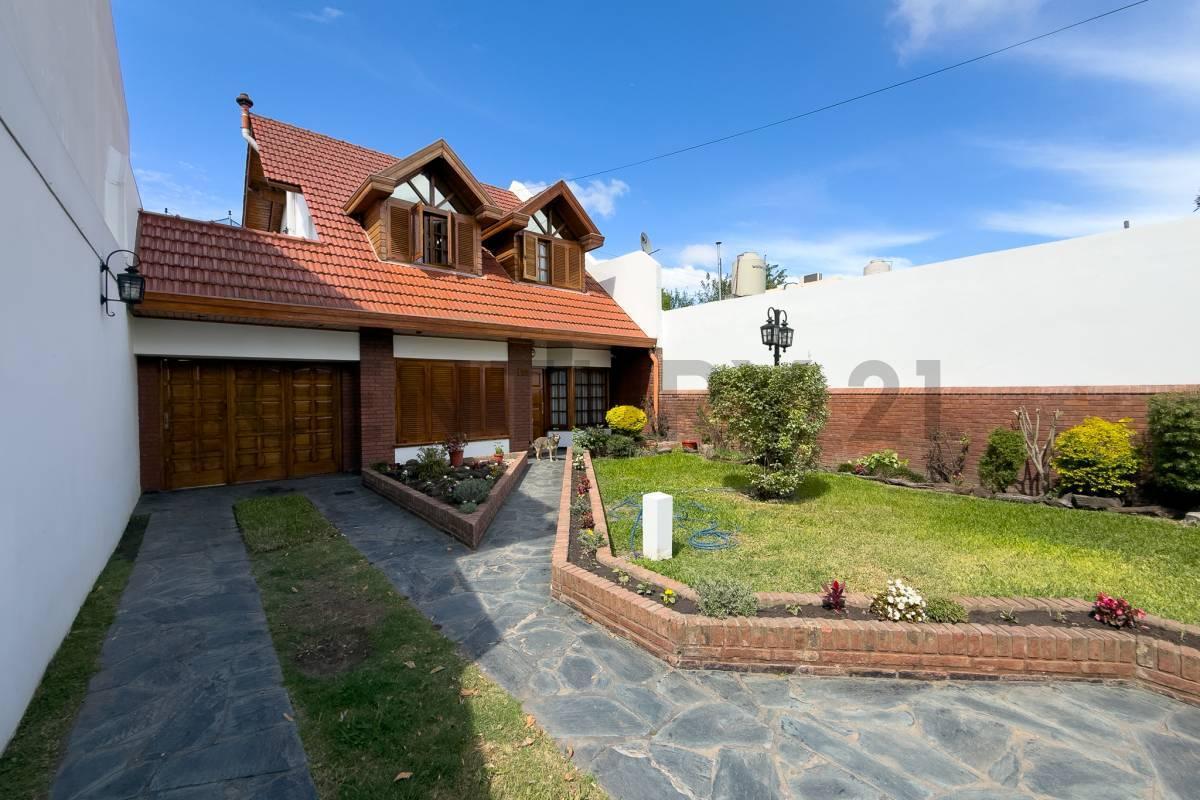 Foto de Hermosa Chalet en dos plantas a la venta en Quilmes Oeste, imagen 1