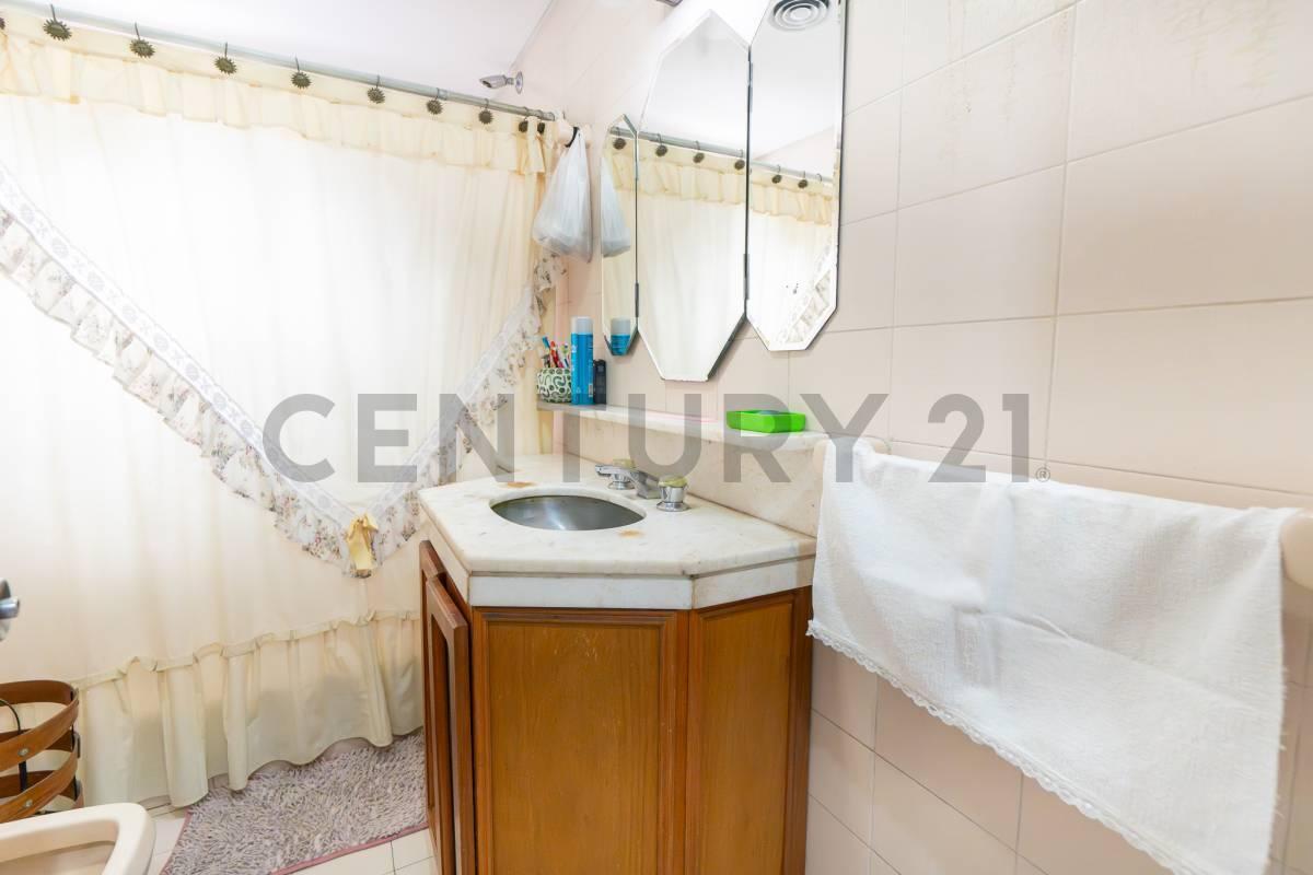 Foto de Hermosa Chalet en dos plantas a la venta en Quilmes Oeste, imagen 3