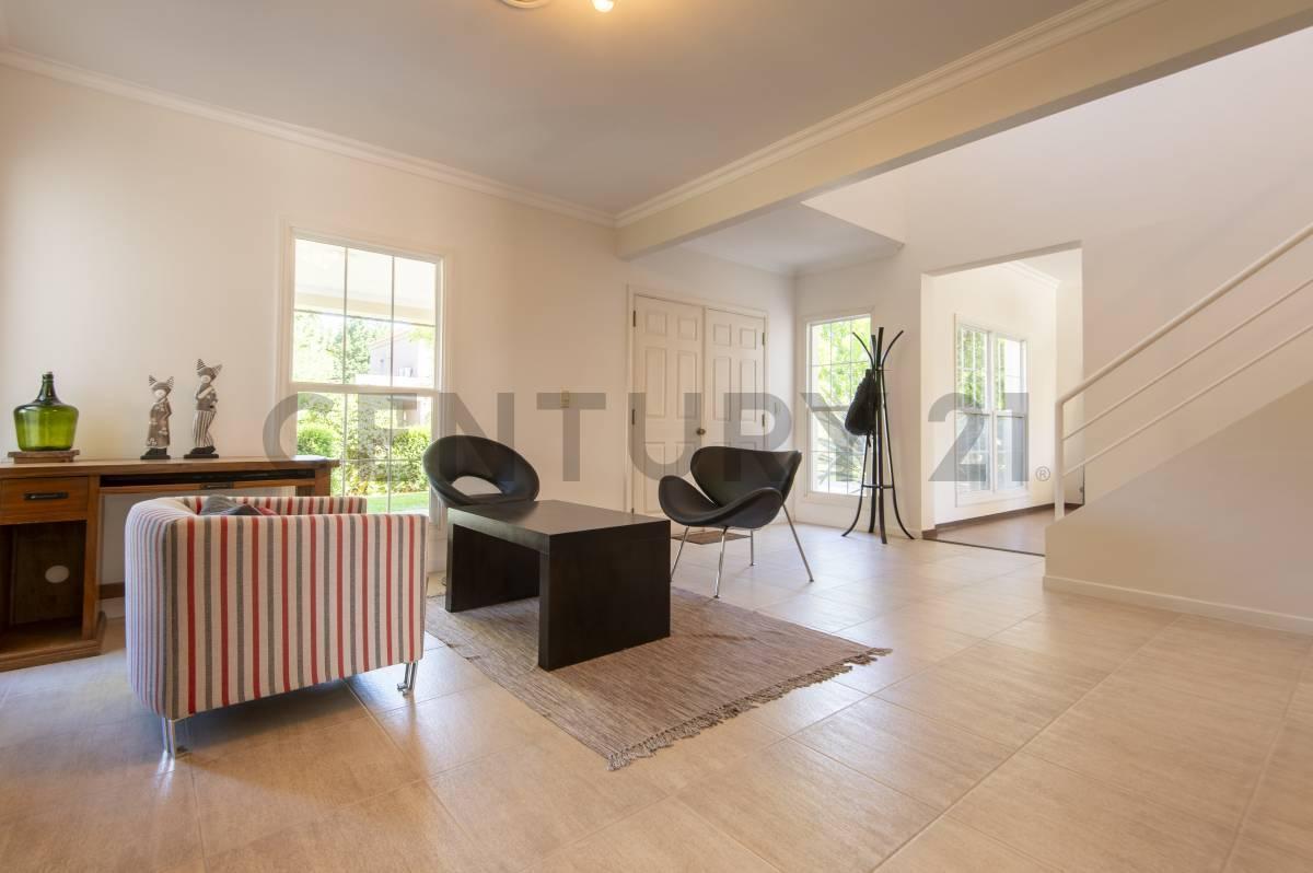 Foto de CASA EN VENTA EN CLUB DE CAMPO ABRIL 4 DORMITORIOS AL GOLF, imagen 5