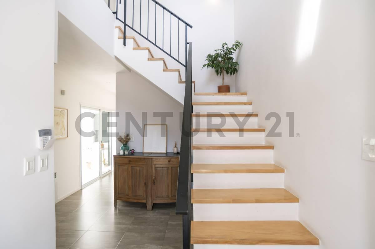Foto de CASA EN VENTA EN CITY BELL DE 4 DORMITORIOS, imagen 1