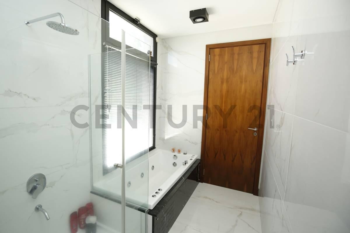 Foto de CASA EN VENTA EN LA VICTORIA - AREA 60 DE TRES DORMITORIOS, imagen 4