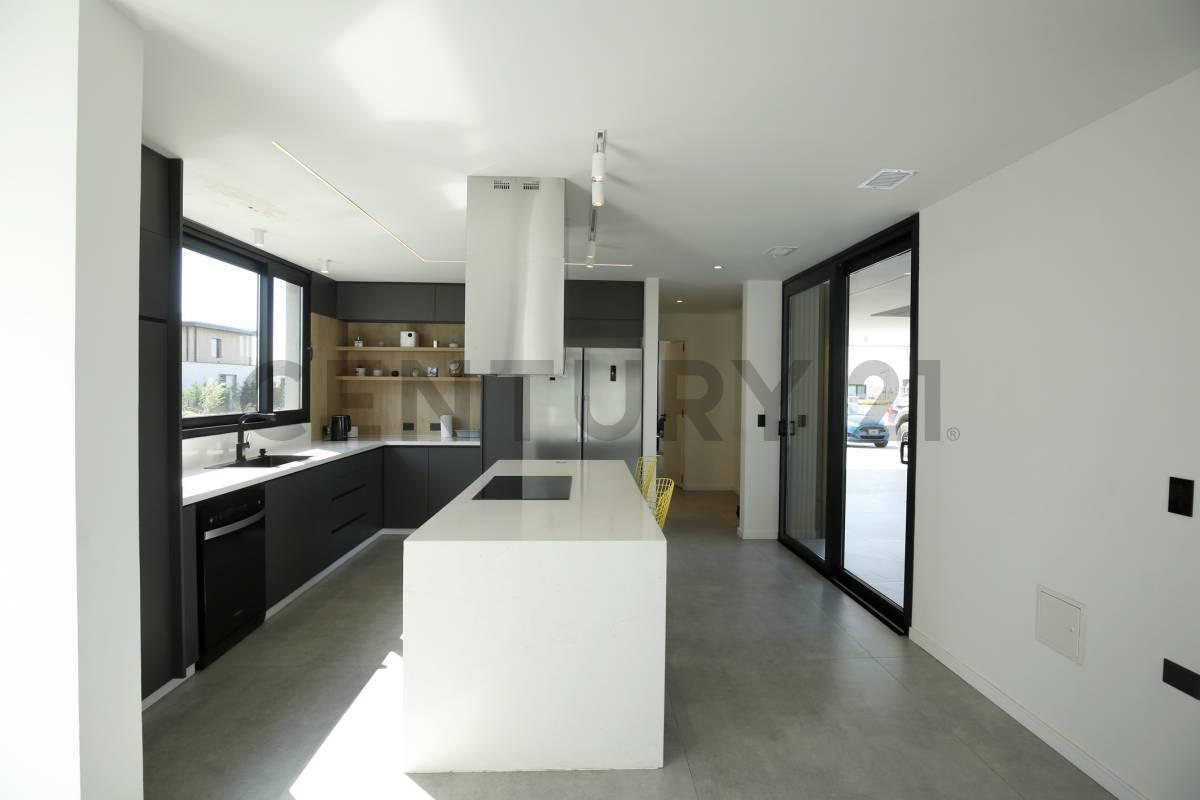 Foto de CASA EN VENTA EN PUERTO NIZUC - 4 DORMITORIOS+ESCRITORIO - QUINCHO, imagen 5