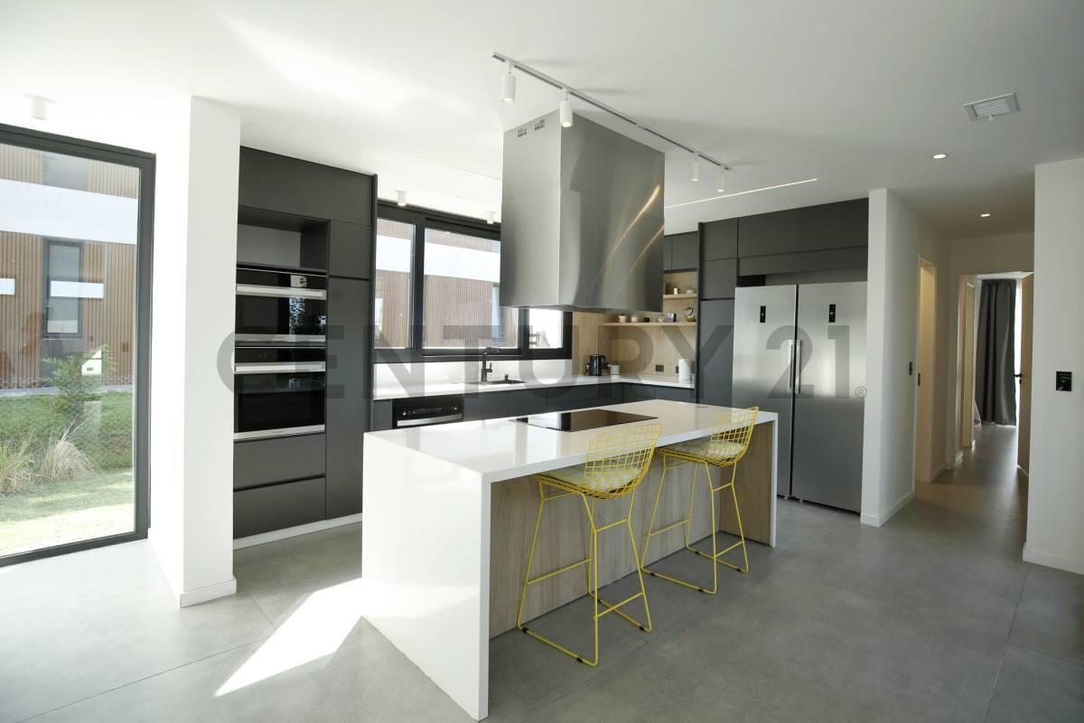 Foto de CASA EN VENTA EN PUERTO NIZUC - 4 DORMITORIOS+ESCRITORIO - QUINCHO, imagen 4