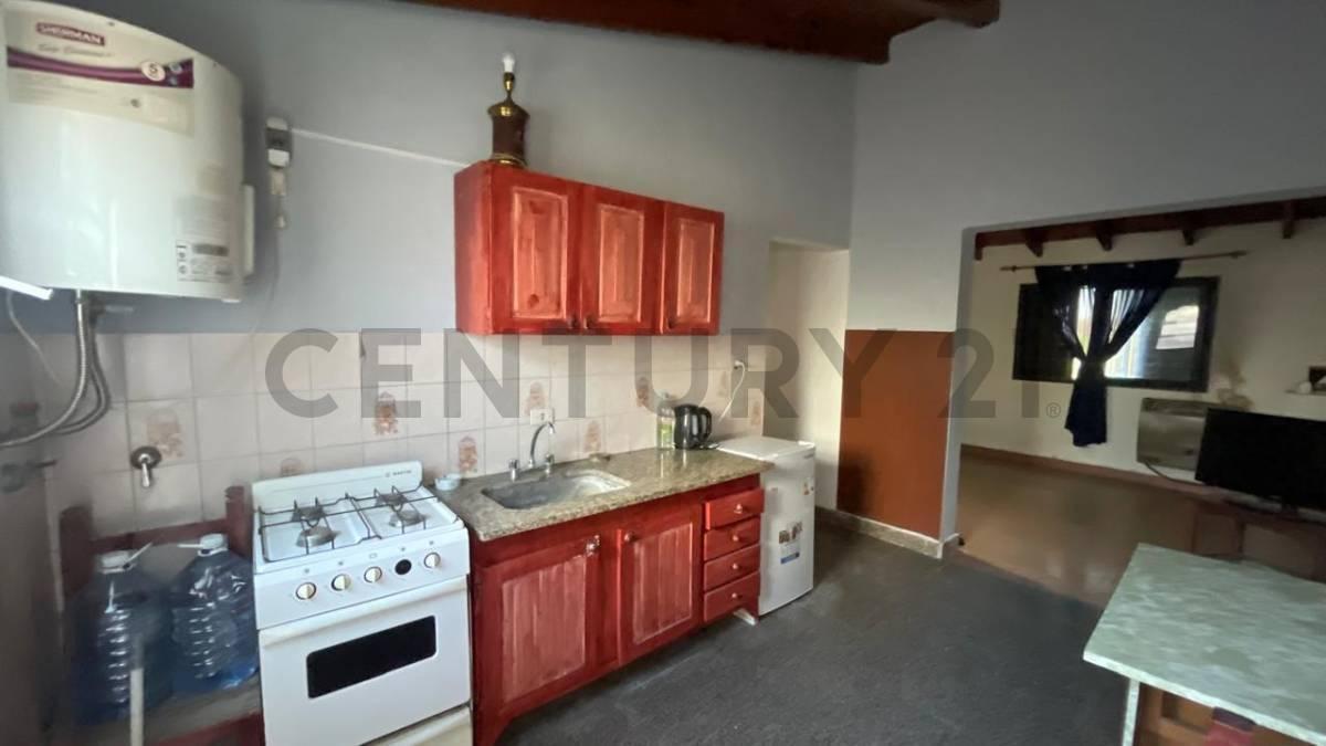Foto de CASA EN VENTA EN LA PLATA DE 3 DORMITORIOS COCHERA CUBIERTA Y PATIO, imagen 2