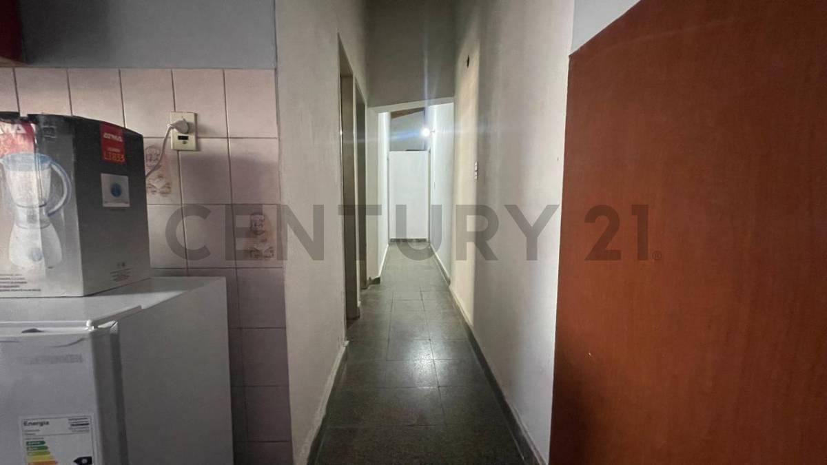 Foto de CASA EN VENTA EN LA PLATA DE 3 DORMITORIOS COCHERA CUBIERTA Y PATIO, imagen 4