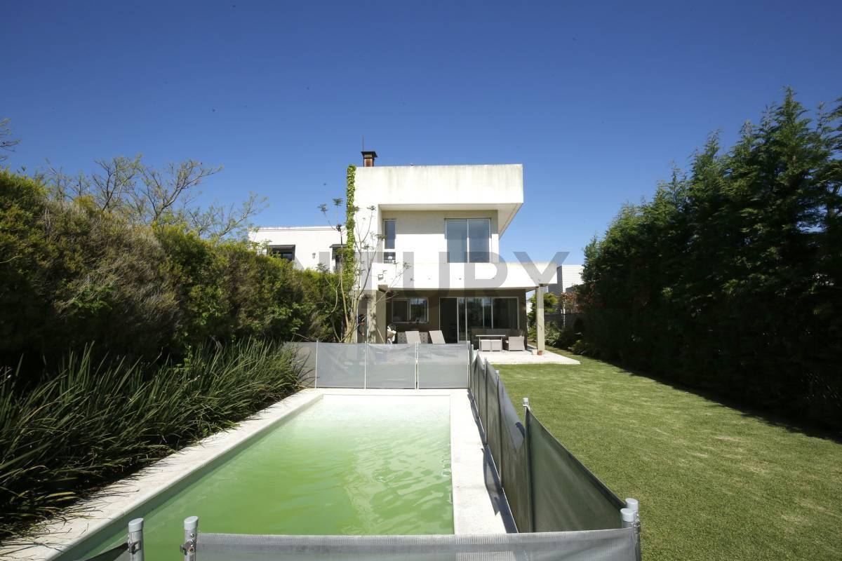Foto de CASA EN VENTA EN CITY BELL BARRIO EL QUIMILAR, imagen 2