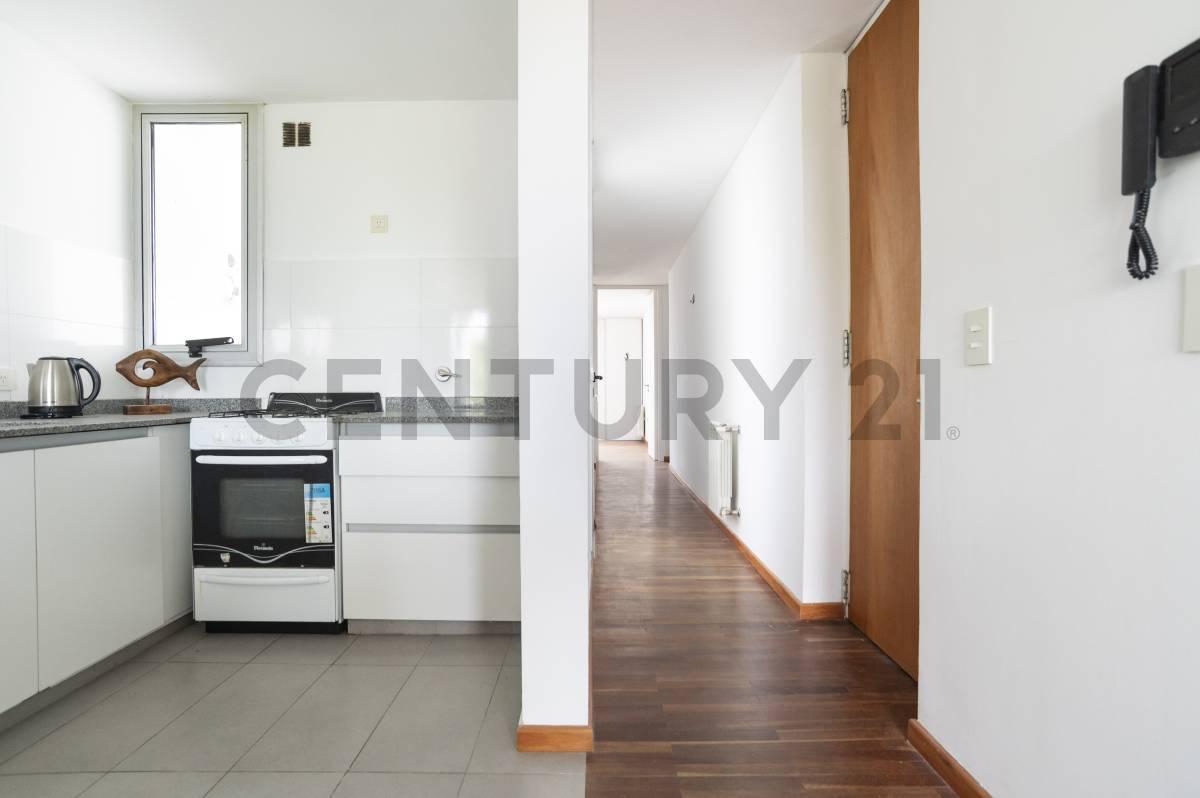 Foto de DEPARTAMENTO EN VENTA EN LA PLATA FRENTE A PARQUE SAN MARTIN, imagen 3