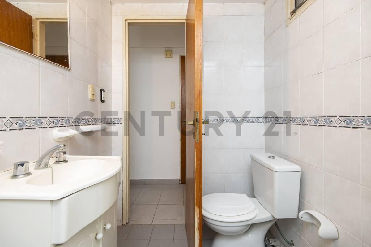Foto de DEPARTAMENTO EN VENTA EN LA PLATA TIPO MONOAMBIENTE CON PATIO PROPIO, imagen 5