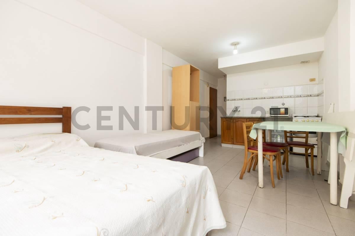 Foto de DEPARTAMENTO EN VENTA EN LA PLATA TIPO MONOAMBIENTE CON PATIO PROPIO, imagen 4