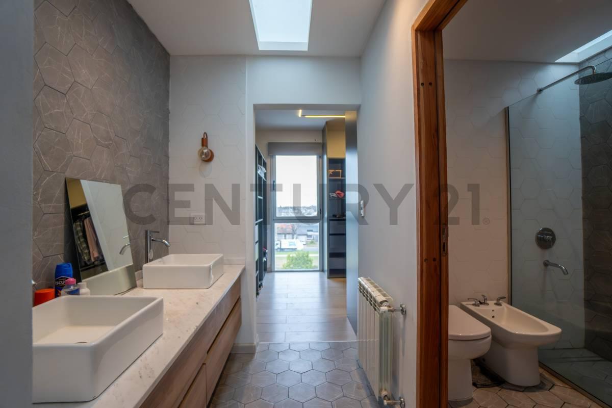 Foto de DEPARTAMENTO EN VENTA EN LA PLATA CON LOCAL DE 3 DORMITORIOS, imagen 2