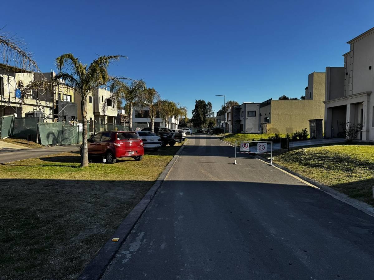 Foto de VENTA Casa a estrenar en Barrio: Vicente Federico I - SOURIGUES, imagen 2