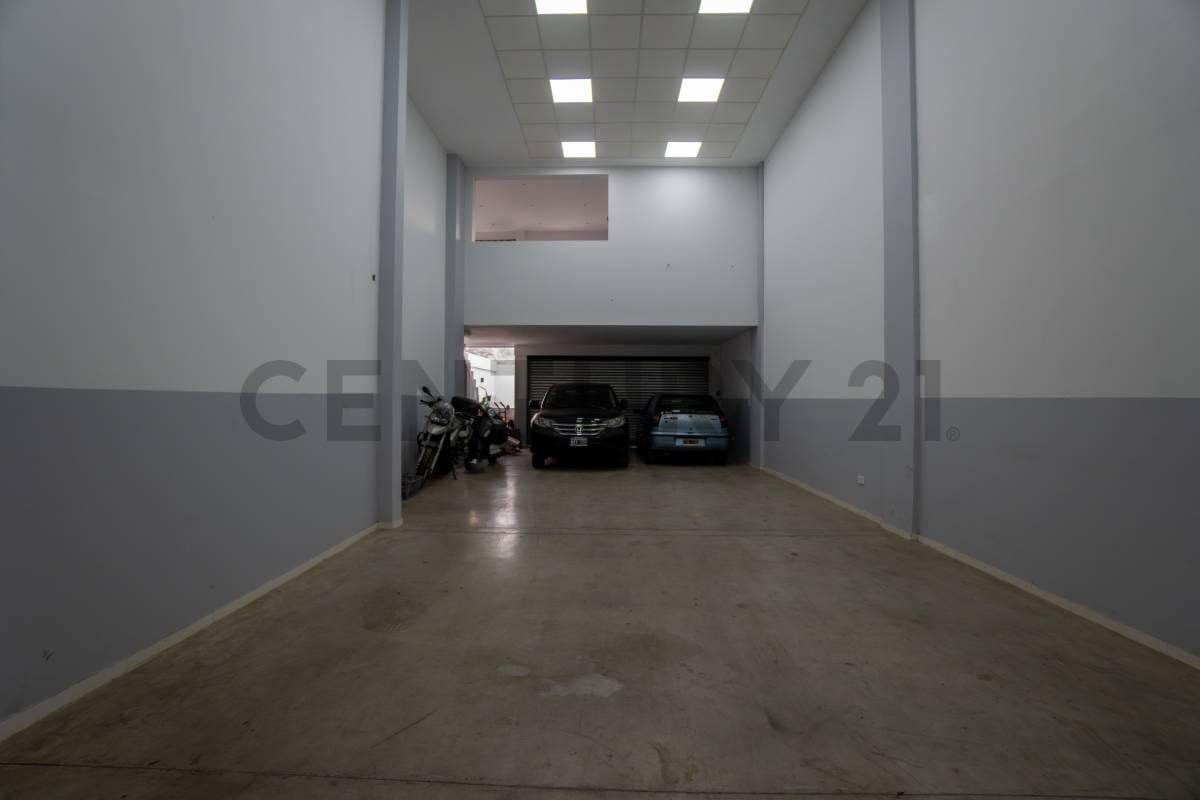 Foto de LOCAL EN VENTA EN LA PLATA CON DEPARTAMENTO CATEGORIA DE 3 DORMITORIOS, imagen 2
