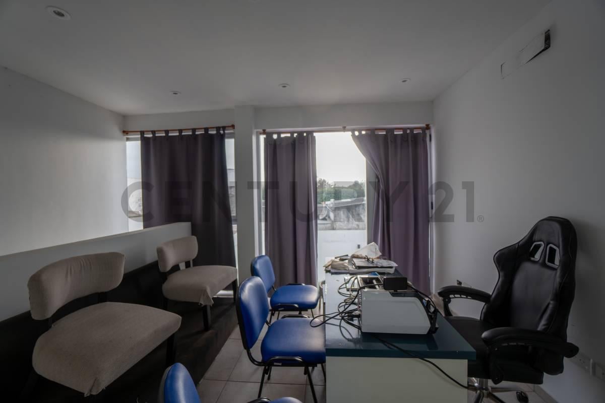 Foto de LOCAL EN VENTA EN LA PLATA CON DEPARTAMENTO CATEGORIA DE 3 DORMITORIOS, imagen 4