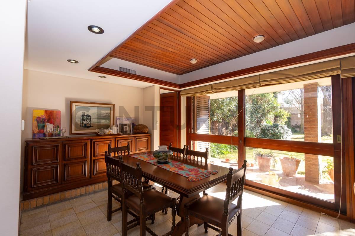 Foto de CASA EN VENTA DE 3 DORMITORIOS CON PARQUE Y PILETA EN LA PLATA, imagen 1