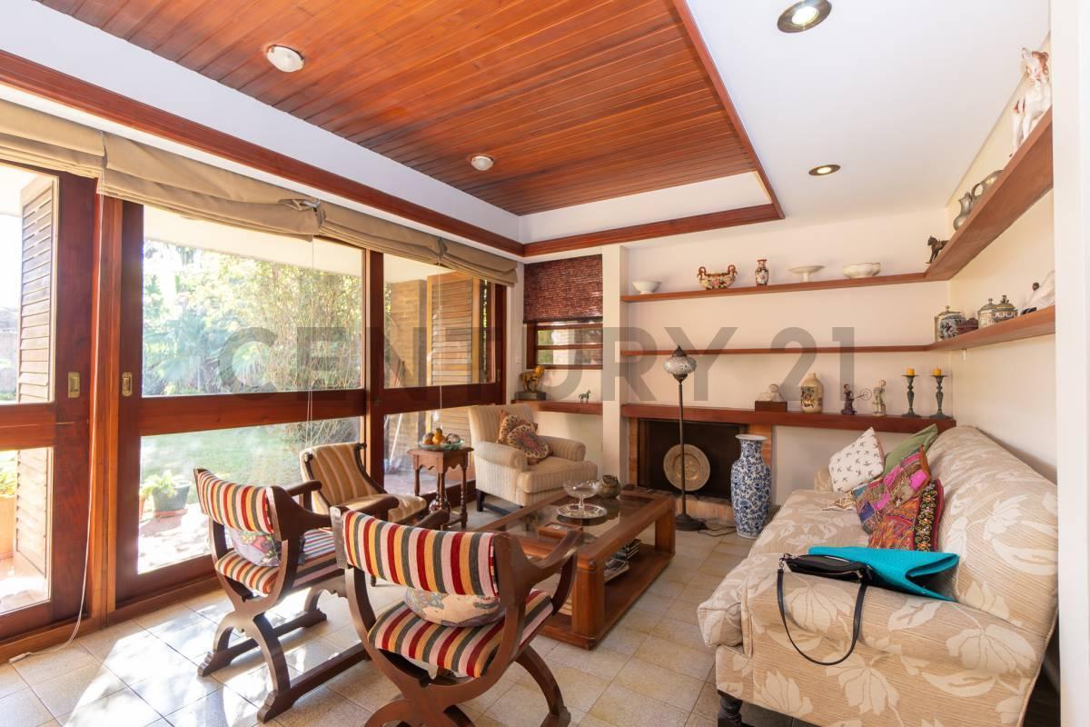 Foto de CASA EN VENTA DE 3 DORMITORIOS CON PARQUE Y PILETA EN LA PLATA, imagen 2