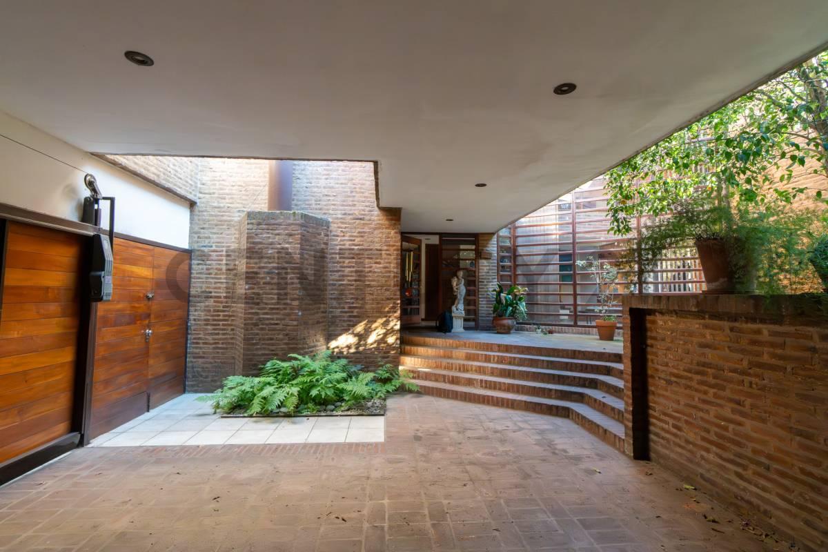 Foto de CASA EN VENTA DE 3 DORMITORIOS CON PARQUE Y PILETA EN LA PLATA, imagen 5