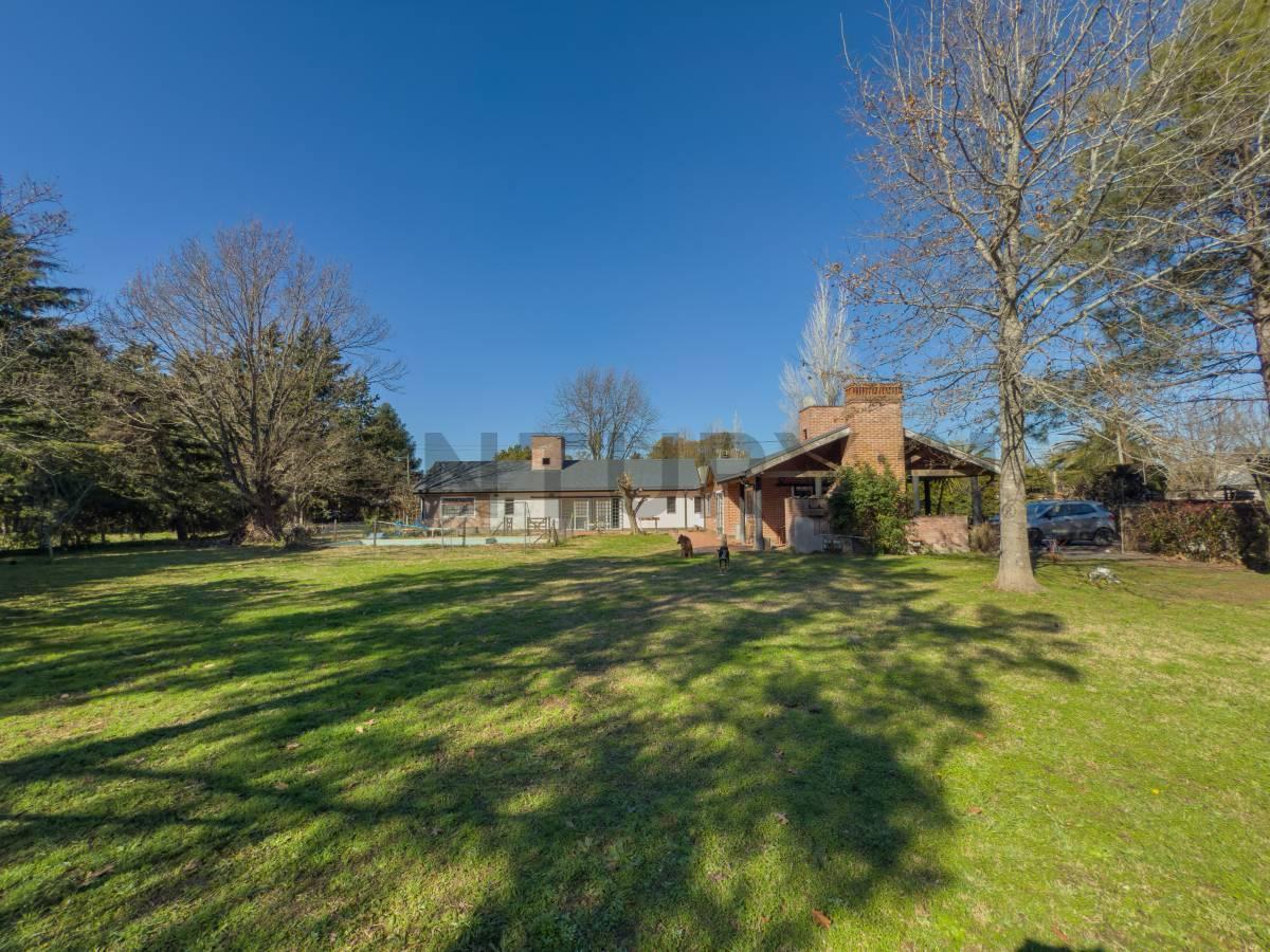 Foto de Casa en venta Villa Elisa con pileta y parque, imagen 4