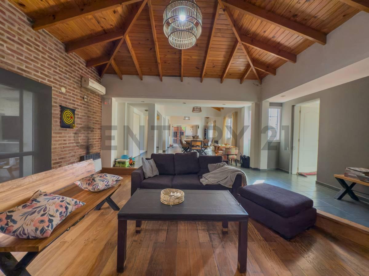 Foto de Casa en venta Villa Elisa con pileta y parque, imagen 3