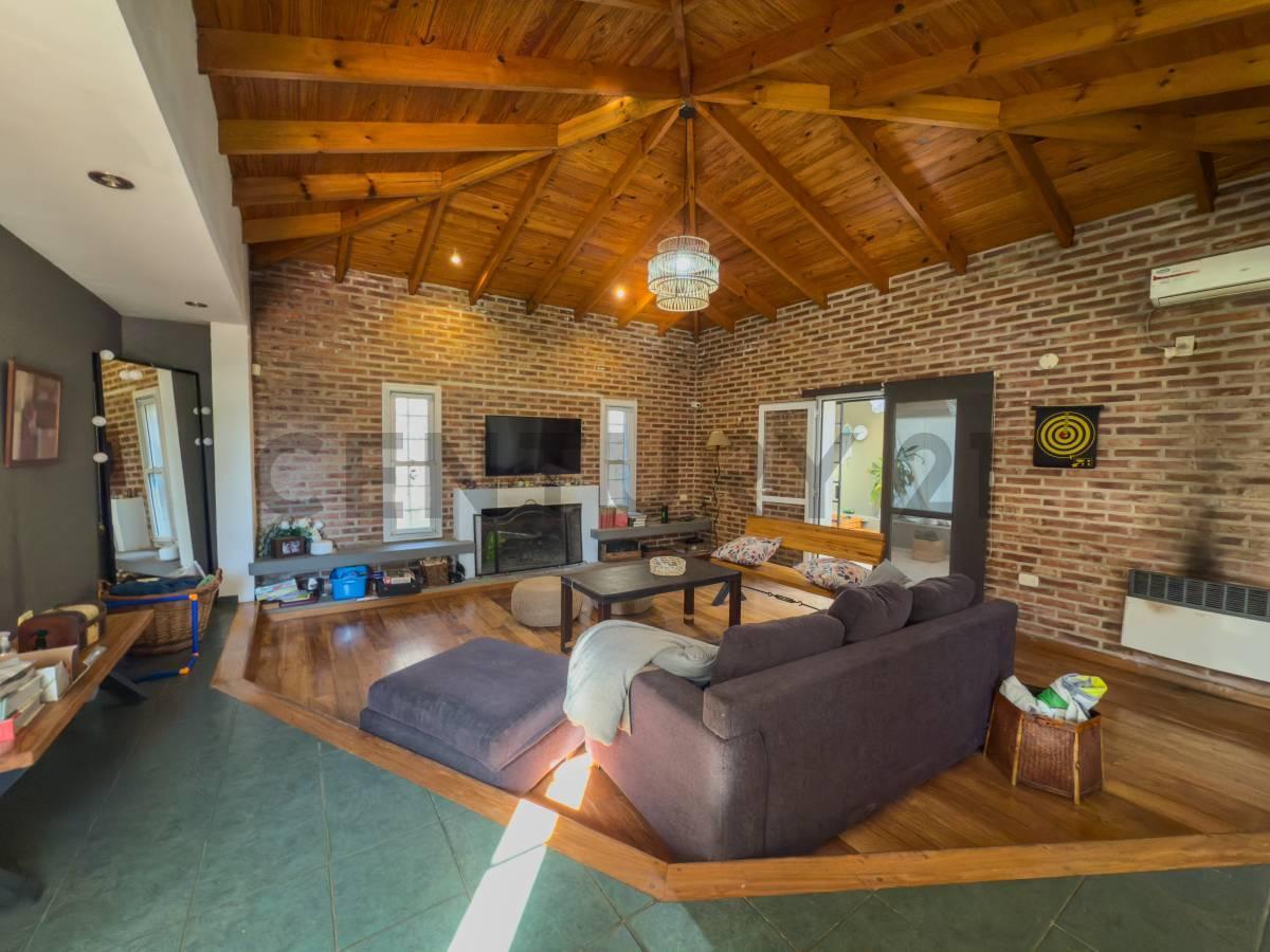Foto de Casa en venta Villa Elisa con pileta y parque, imagen 1