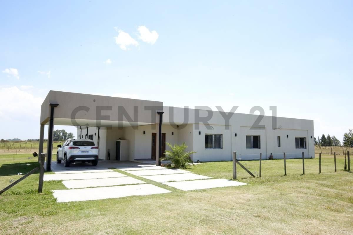 Foto de Casa en venta, tres dormitorios y pileta, La Plata permuta por, imagen 1