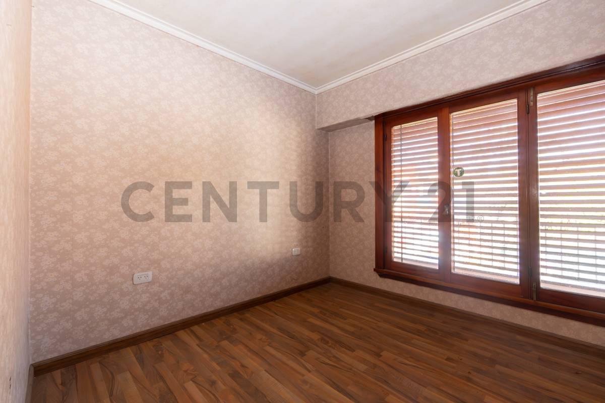Foto de Casa en venta en La Plata de 2 dormitorios con cochera, imagen 3