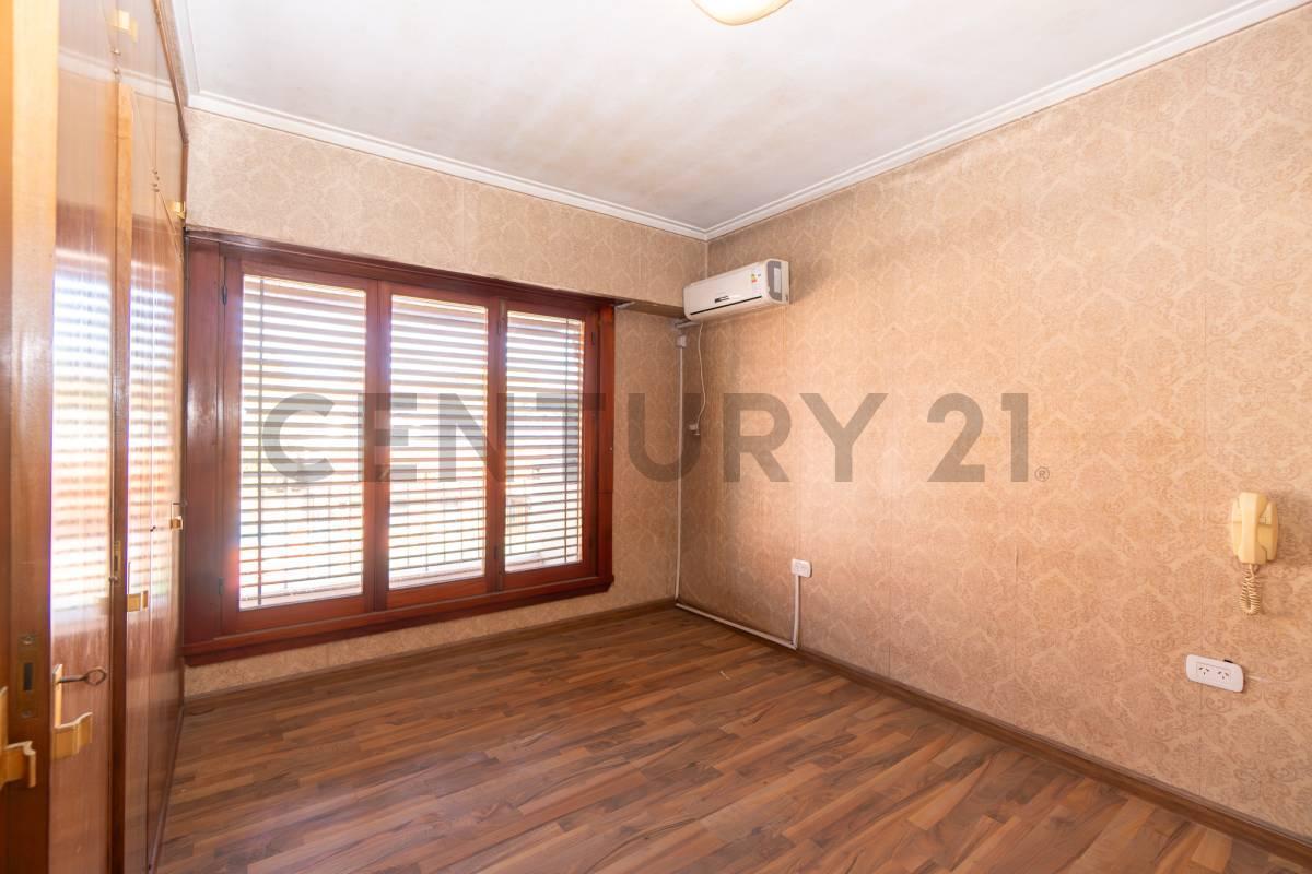 Foto de Casa en venta en La Plata de 2 dormitorios con cochera, imagen 2