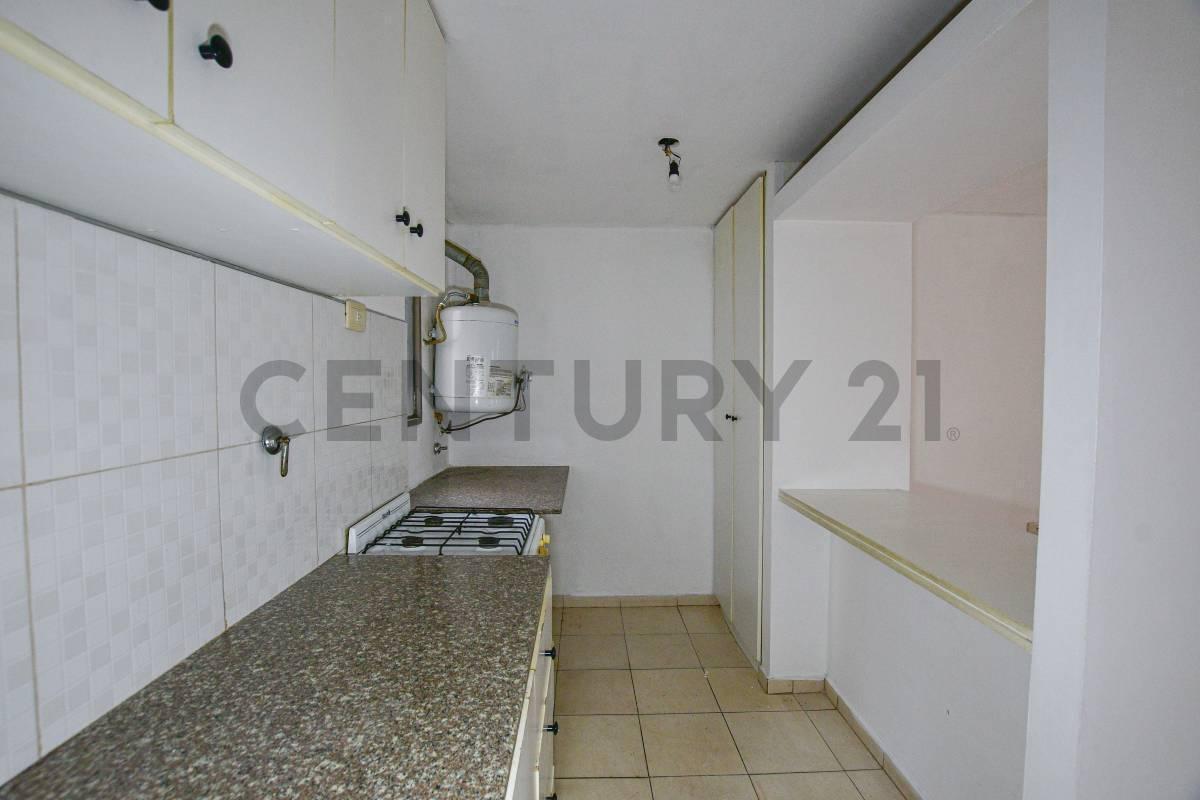 Foto de Departamento en venta en La Plata de 2 dormitorios y baulera, imagen 1