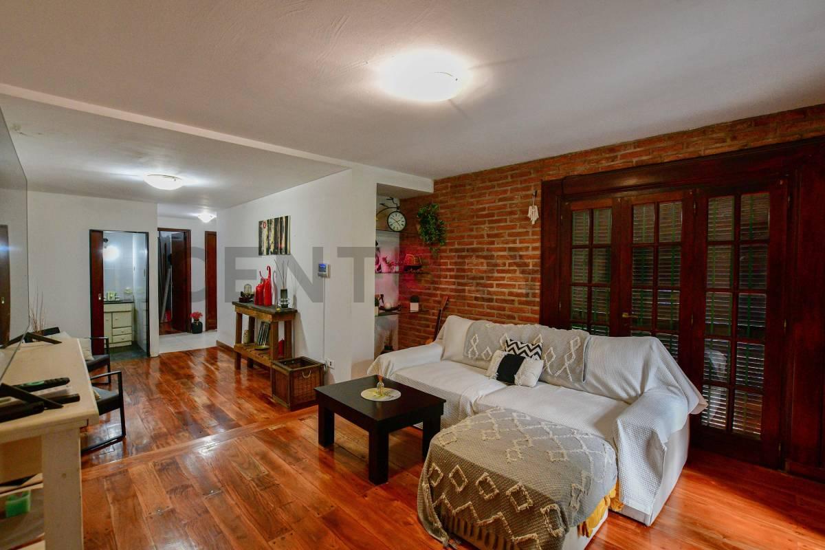 Foto de Casa en venta en La Plata con tres dormitorios, imagen 1