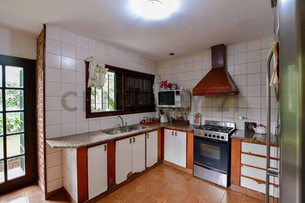 Foto de Casa en venta en La Plata con tres dormitorios, imagen 5