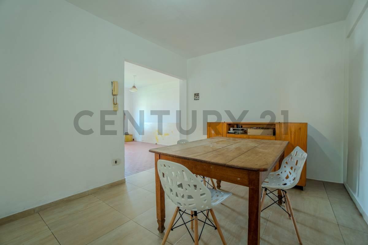 Foto de VENTA DEPARTAMENTO DOS DORMIS + COCHERA EN LOS HORNOS, imagen 2