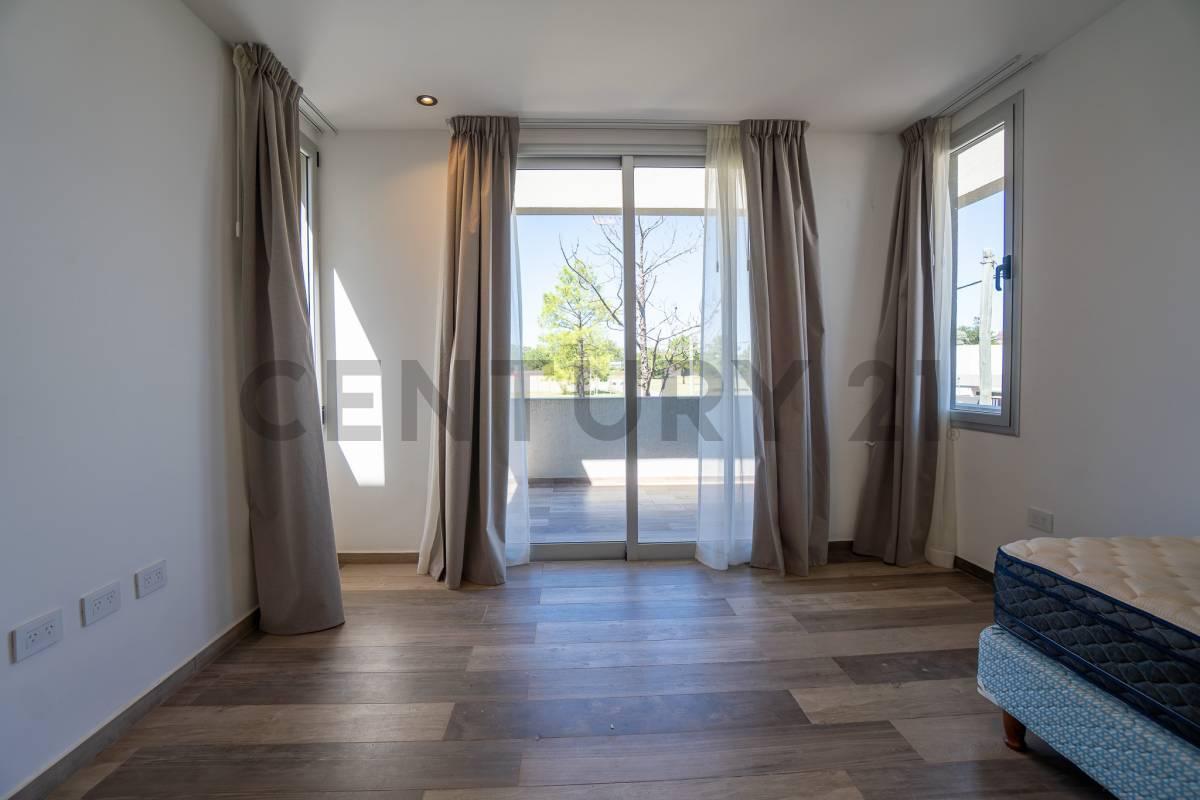 Foto de Casa en venta en Gorina con 3 dormitorios, cochera, parque, imagen 4