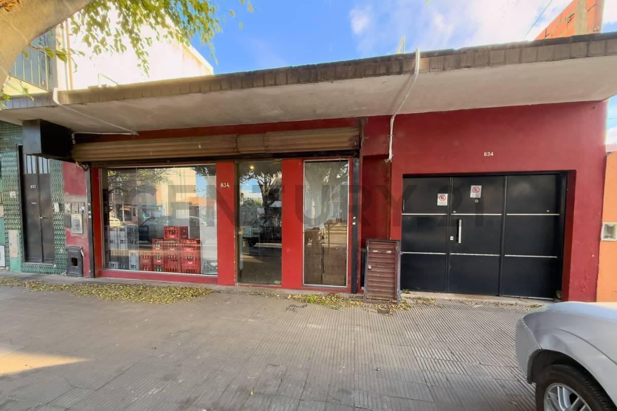Foto de CASA CON LOCAL EN VENTA LA PLATA TOLOSA, imagen 2