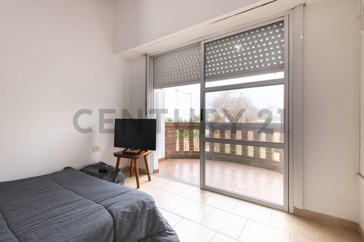 Foto de CASA EN VENTA LA PLATA 4 DORMITORIOS CON PARQUE PILETA, imagen 5