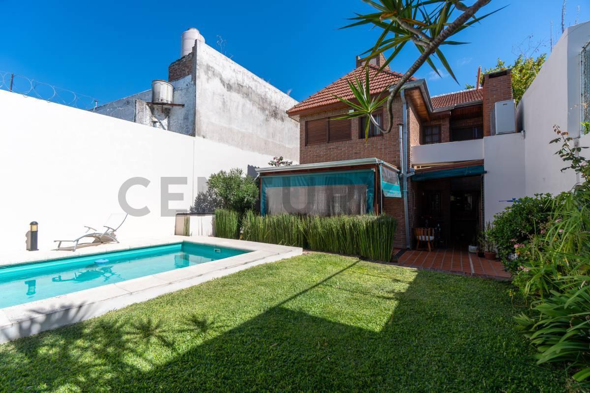 Foto de Casa en venta 4 dormitorios con parque y pileta, La Plata, imagen 2