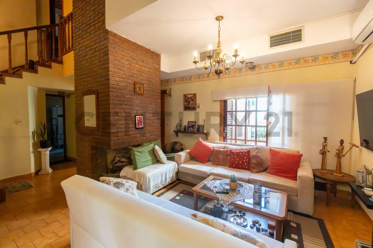 Foto de Casa en venta 4 dormitorios con parque y pileta, La Plata, imagen 4