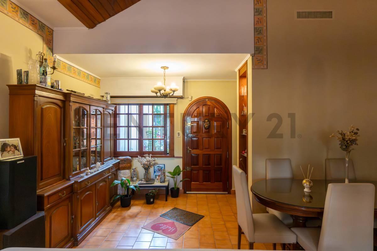 Foto de Casa en venta 4 dormitorios con parque y pileta, La Plata, imagen 3