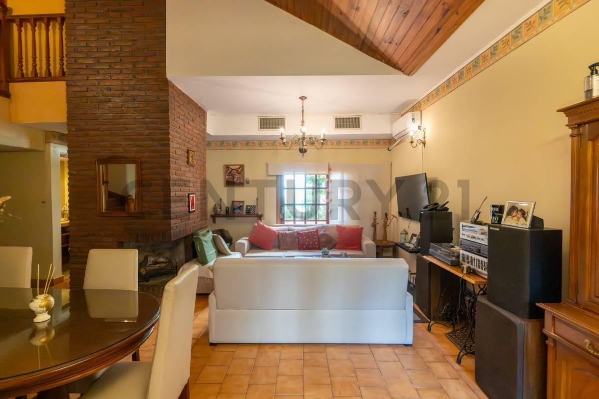 Foto de Casa en venta 4 dormitorios con parque y pileta, La Plata, imagen 5
