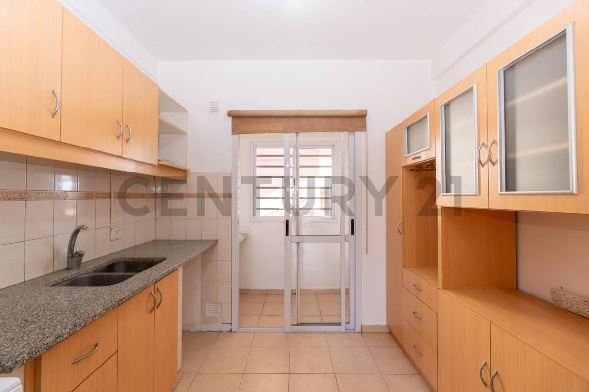 Foto de DEPARTAMENTO EN VENTA EN LA PLATA 1 DORMITORIOS Y COCHERA, imagen 3