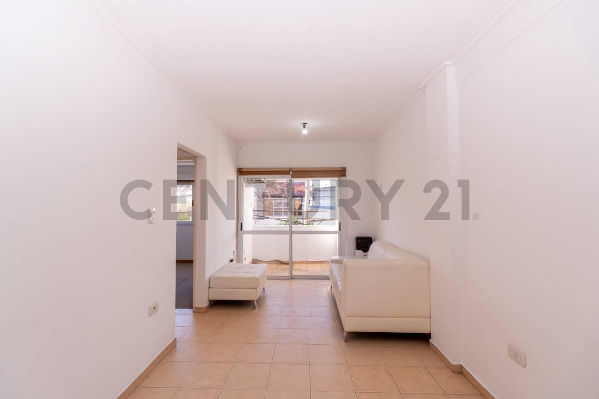 Foto de DEPARTAMENTO EN VENTA EN LA PLATA 1 DORMITORIOS Y COCHERA, imagen 1