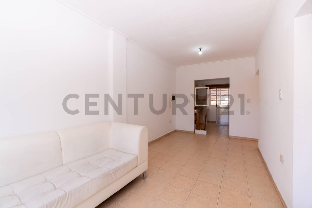 Foto de DEPARTAMENTO EN VENTA EN LA PLATA 1 DORMITORIOS Y COCHERA, imagen 2
