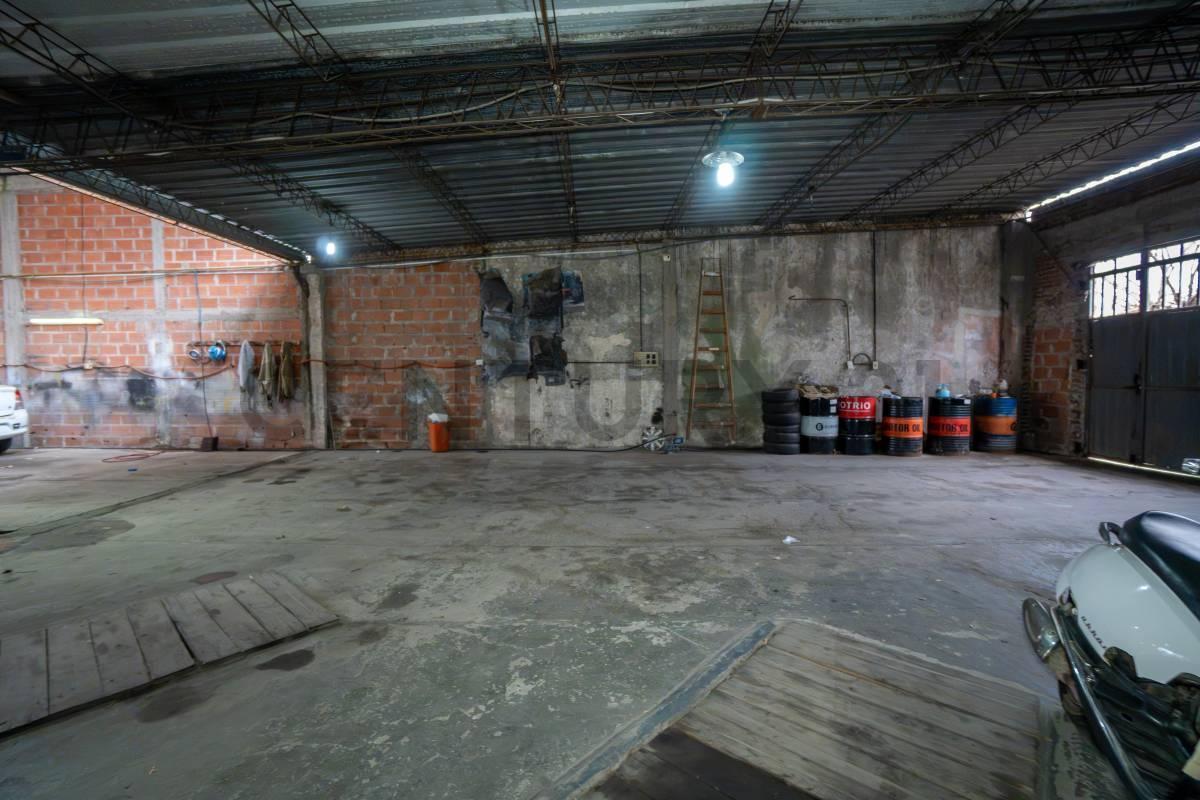Foto de Taller/galpón con casa en venta La Plata, imagen 1