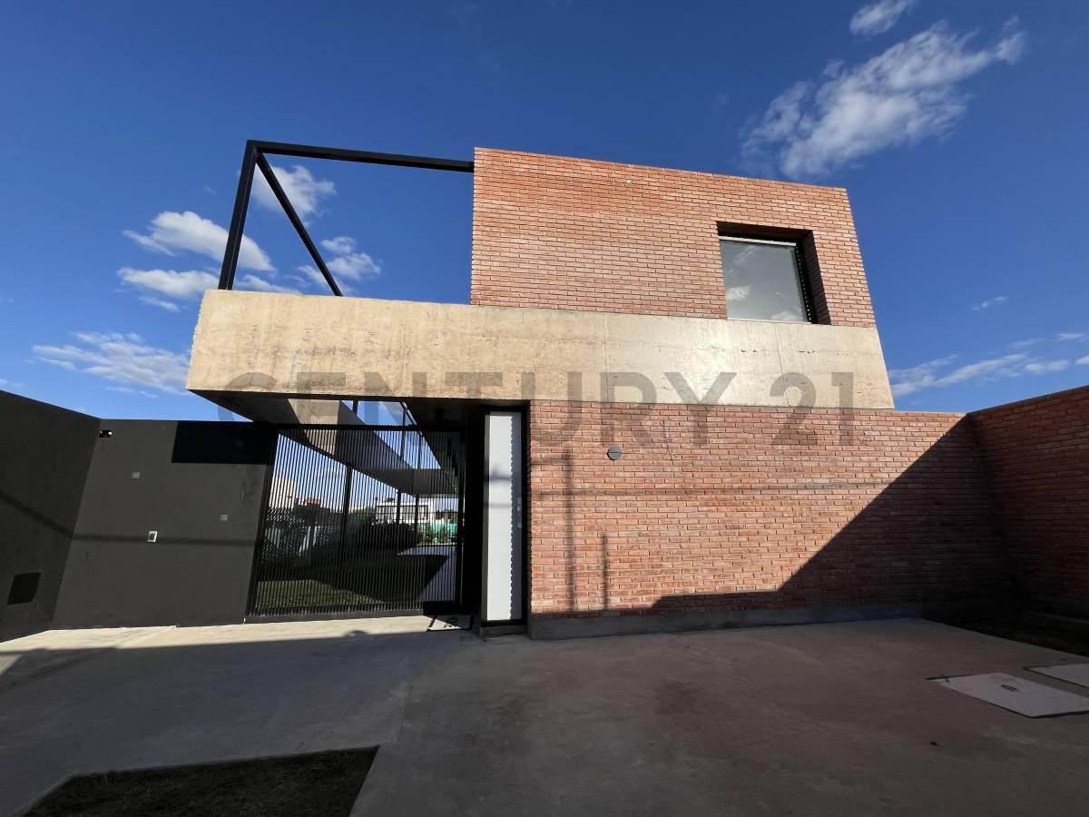 Foto de 505 139 y 140 CASA 3 DORMITORIOS CATEGORIA EN VENTA BARRIO DON CARLOS, imagen 1