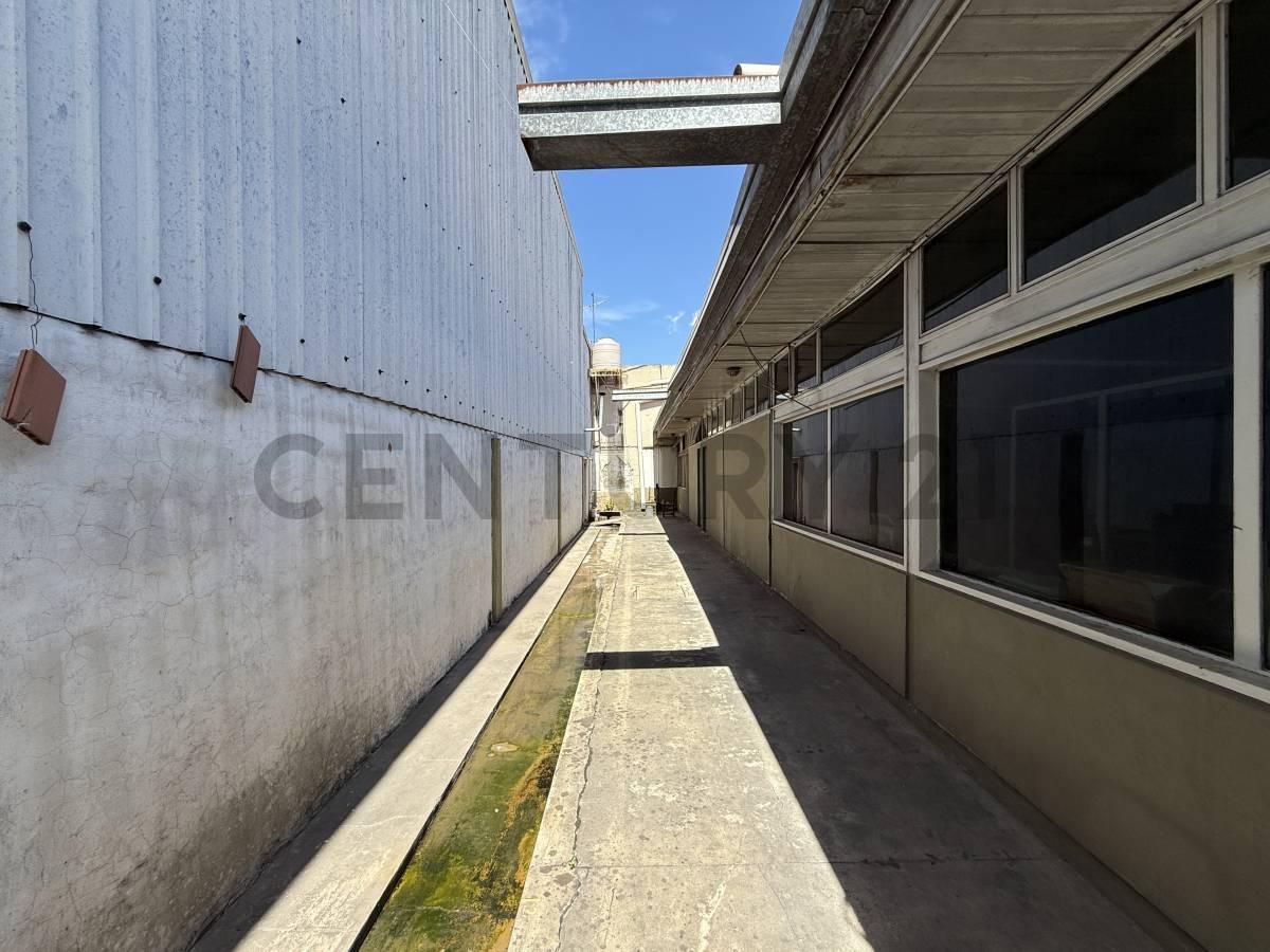 Foto de 120 e/ 524 y 525 | Galpon industrial En Venta, imagen 3