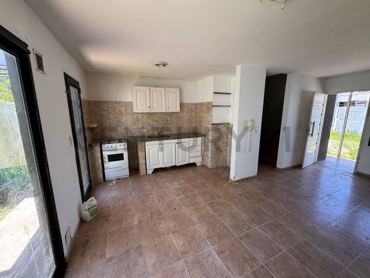 Foto de 497 ENTRE 11 Y 12 DUPLEX 2 DORMITORIOS EN VENTA GONNET VILLA CASTELLS, imagen 4
