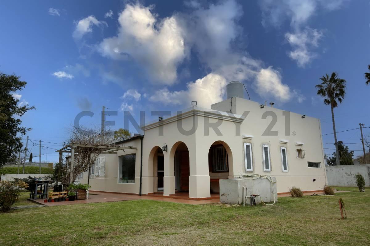 Foto de CASA EN VENTA EN LA PLATA DE 4 DORMITORIOS, imagen 1
