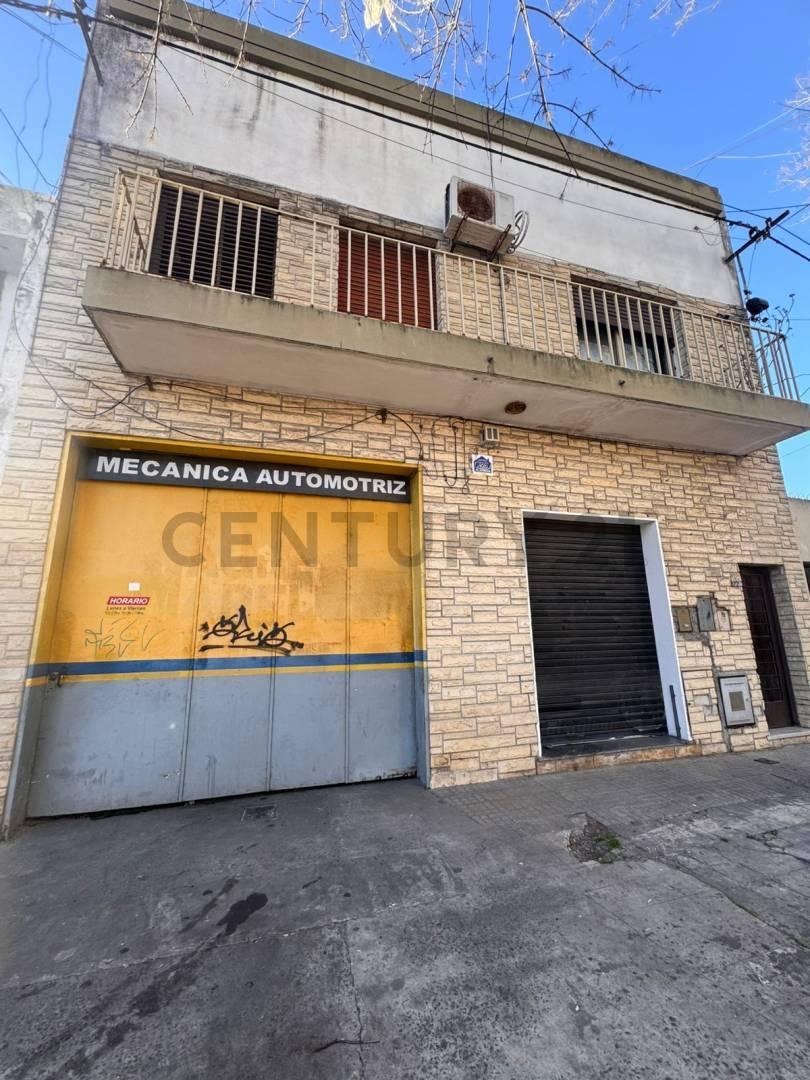 Foto de 33 entre 9 y 10 Taller Mecanico + Local + Departamentos en venta La, imagen 2